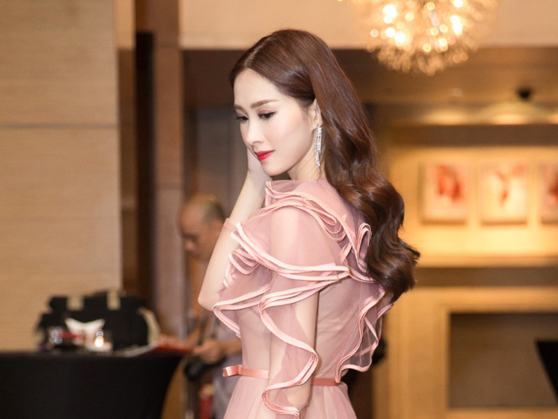 Nhan sắc ngọt ngào của Hoa hậu Việt Nam: Đặng Thu Thảo