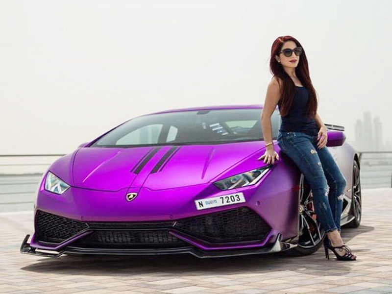 Lamborghini Huracan bản độ màu tím của nữ Đại Gia Dubai